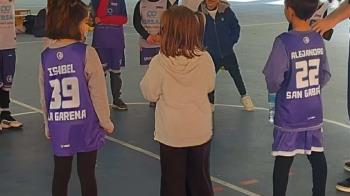 Los niños podrán invitar a un amigo a probar el baloncesto de forma gratuita 