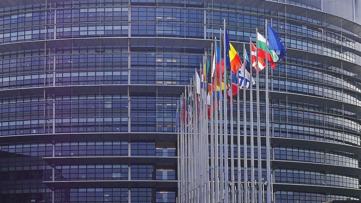 CLAVES, la Mesa de la Convivencia y el Consejo de la Juventud presentan en Bruselas el modelo de participación de nuestra ciudad