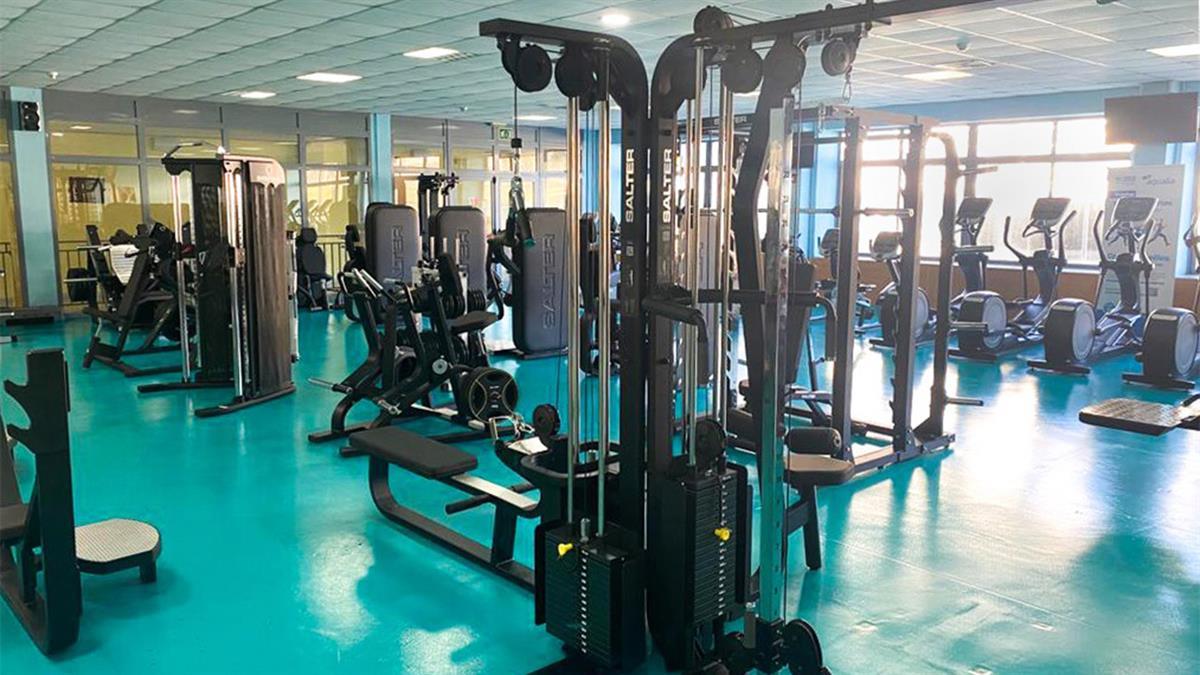 El Polideportivo Municipal de San Lorenzo de El Escorial estrena máquinas para la sala de musculación