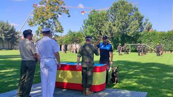 Se acaba de incorporar una nueva agente canina y el policía que se hace cargo de ella tras superar el curso formativo de detección de drogas