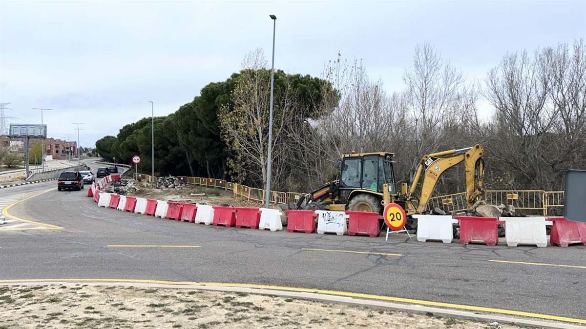 El paso de la M-413 unirá ambos barrios y estará regulado por semáforos