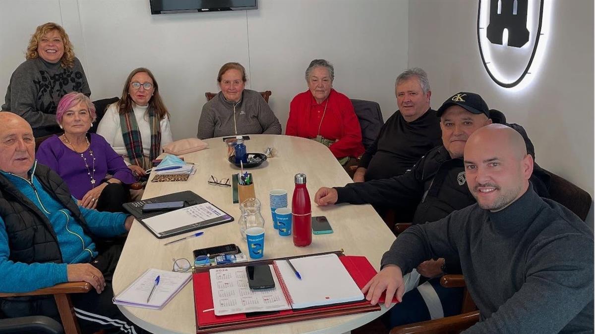 Rubén Fernández Díaz y la concejala Blanca Balonga mantienen un primer encuentro oficial con el nuevo equipo de la entidad