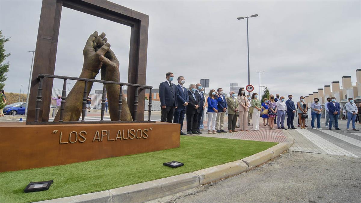 ‘Los Aplausos’ se ubica en el Paseo de la Concordia, junto al Hospital Universitario de Torrejón de Ardoz 