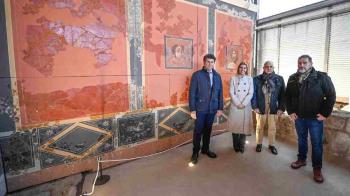 Se trata de una nueva estancia con pinturas murales dedicadas a los dioses en la Casa de los Grifos