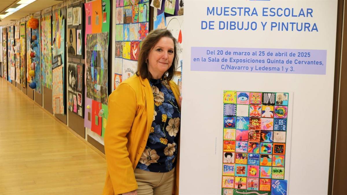 Las personas y alumnos que visitan la muestra pueden votar por la propuesta que les haya resultado más atractiva 