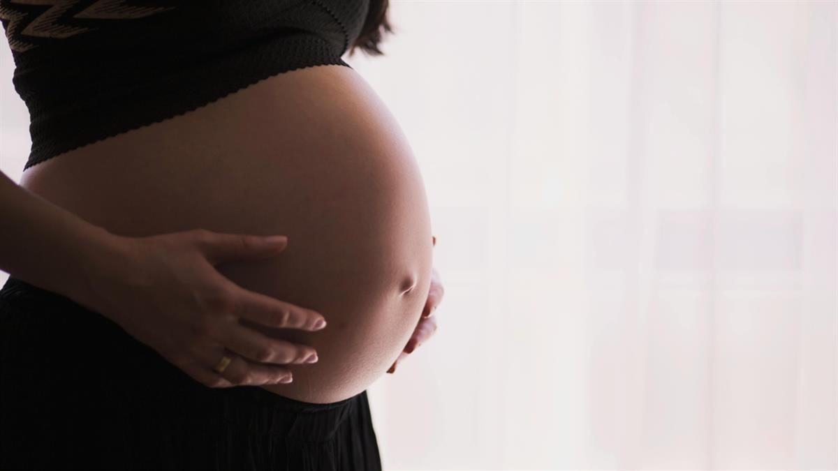 La presidenta de la Comunidad de Madrid anuncia una nueva Ley para considerar a estas personas miembros de la unidad familiar