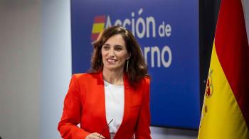 Mónica García expone los puntos fuertes de la norma que pretende poner coto a la sanidad privada
