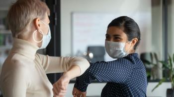 La nueva normativa es más permisiva respecto al uso de mascarilla en exteriores, pero no lo elimina por completo
