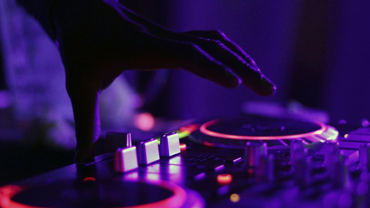 La Comunidad de Madrid tramita la nueva normativa para ampliar horarios en ambos sectores 