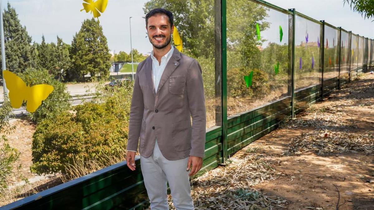 Tiene 477 metros de longitud y 2,5 metros de altura