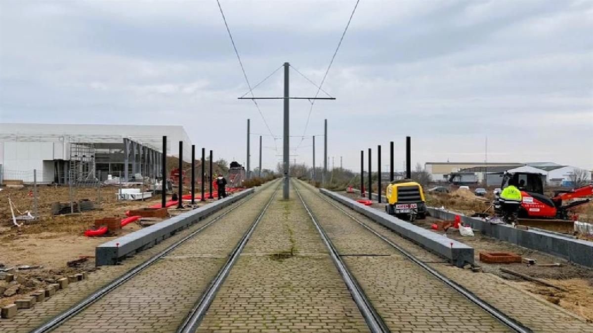 El Ayuntamiento ejecuta la obra de la nueva parada de tranvía que se integra en el intercambiador de la estación de Parla Norte
