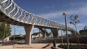 El Ayuntamiento concluye con una demanda vecinal histórica: una nueva pasarela peatonal 