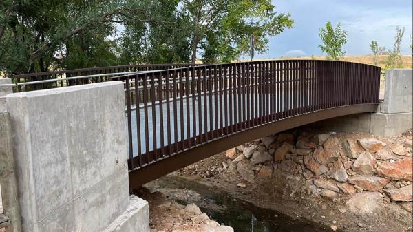 Finalizada la nueva pasarela sobre el arroyo Camarmilla