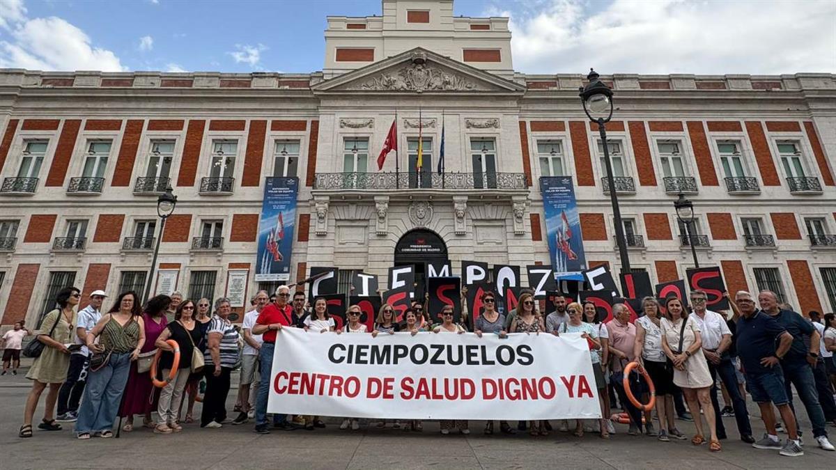 Varias decenas de vecinos y vecinas de Ciempozuelos exigieron al gobeirno regional "soluciones urgentes"