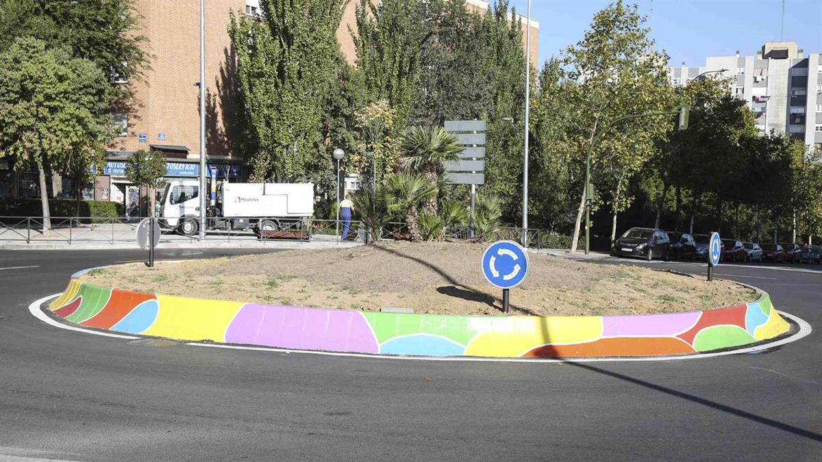 Incluyen una rotonda, un paso de peatones y la ampliación de aparcamiento en la zona