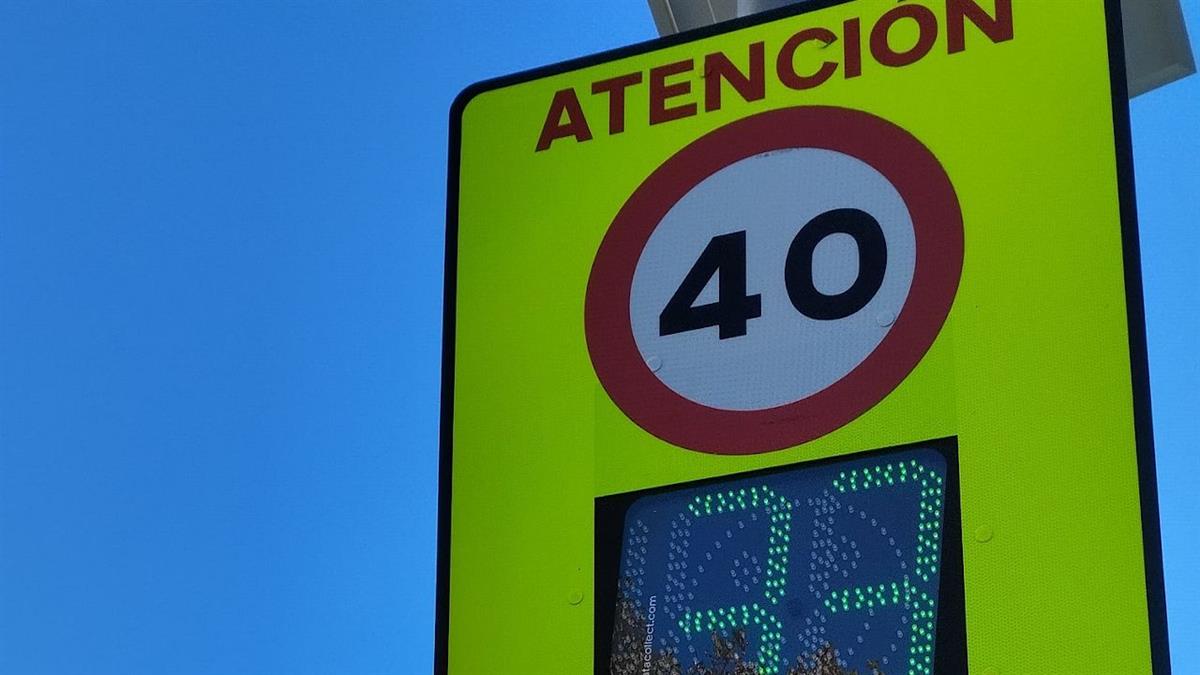 El Ayuntamiento está instalando nueva señalización en lugares próximos a los centros educativos y zonas de especial afluencia