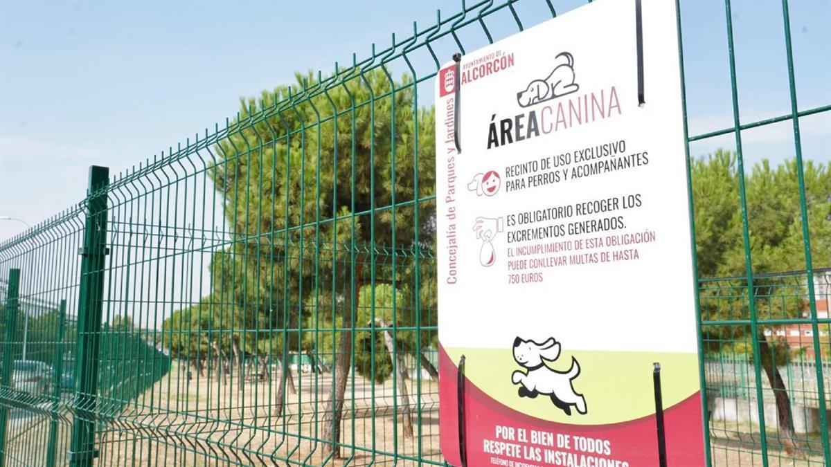Se sitúan en la avenida de Móstoles y en la parcela adosada al antiguo cementerio
 