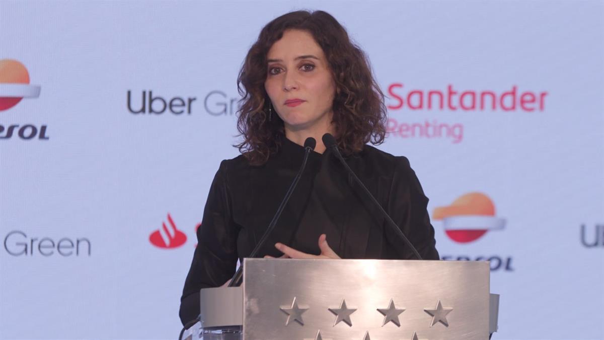 La presidenta regional asegura que "llegan en el momento menos necesario para la economía"