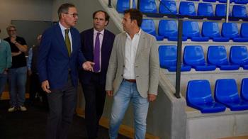 El alcalde, José de la Uz, y el senador, Alfonso Serrano, han visitado las instalaciones