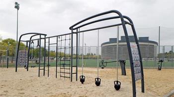 Incluye máquinas y aparatos para la actividad física y amplía la oferta de la práctica deportiva saludable