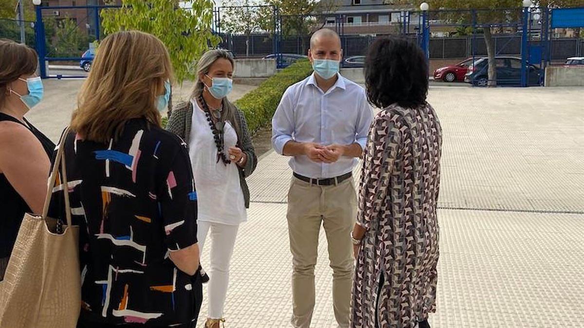 El Alcalde de Majadahonda ha visitado un colegio en el arranque del curso escolar y ha recordado el esfuerzo en mejoras que se ha realizado en distintos centros 