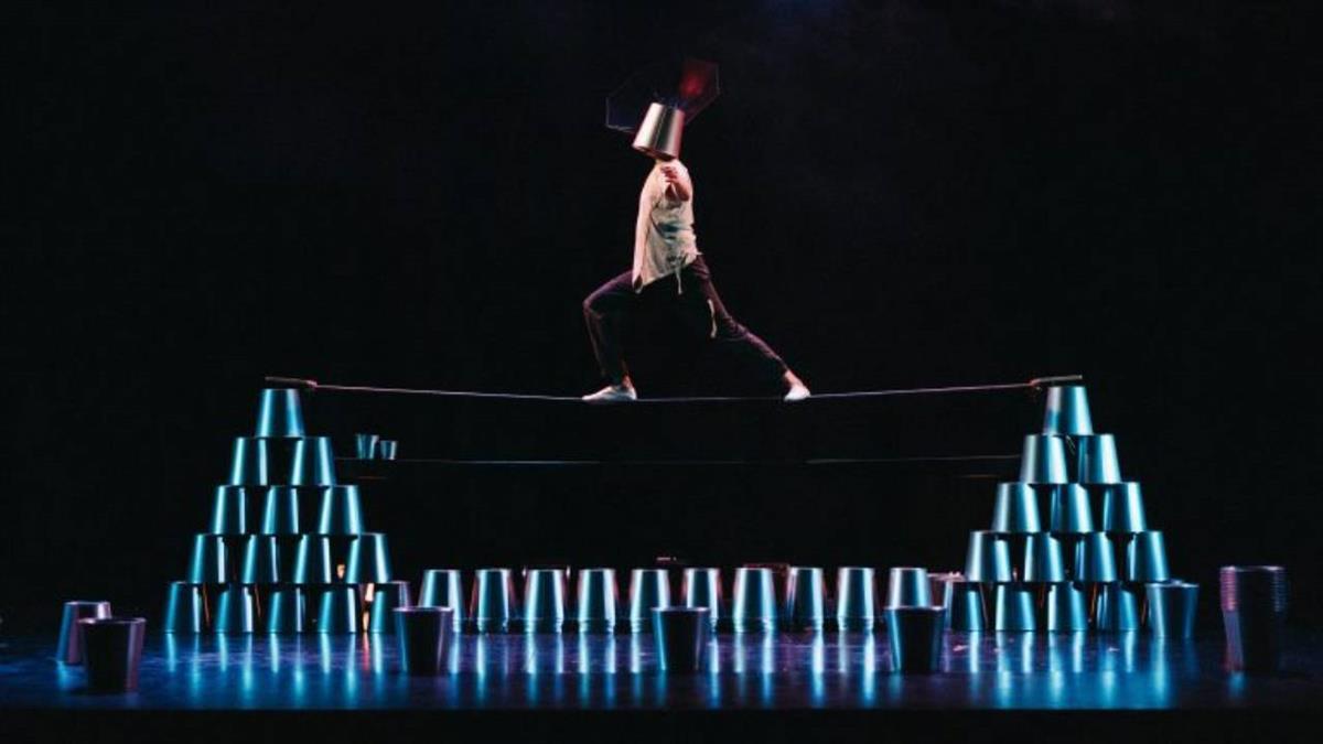 El piano y la voz de Meritxell Neddermann, el arte circense de Enric Romaguera y la flauta de Marta Mansilla