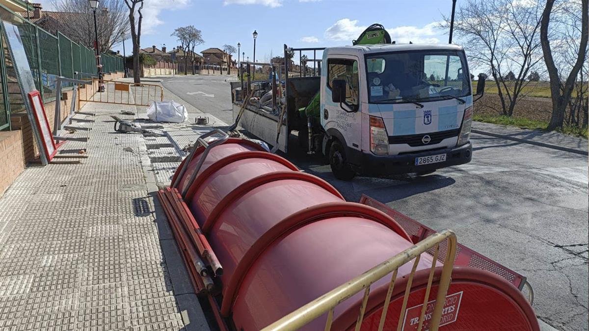 Se están llevando a cabo obras de renovación y mejora de las paradas de autobuses de nuestra ciudad 