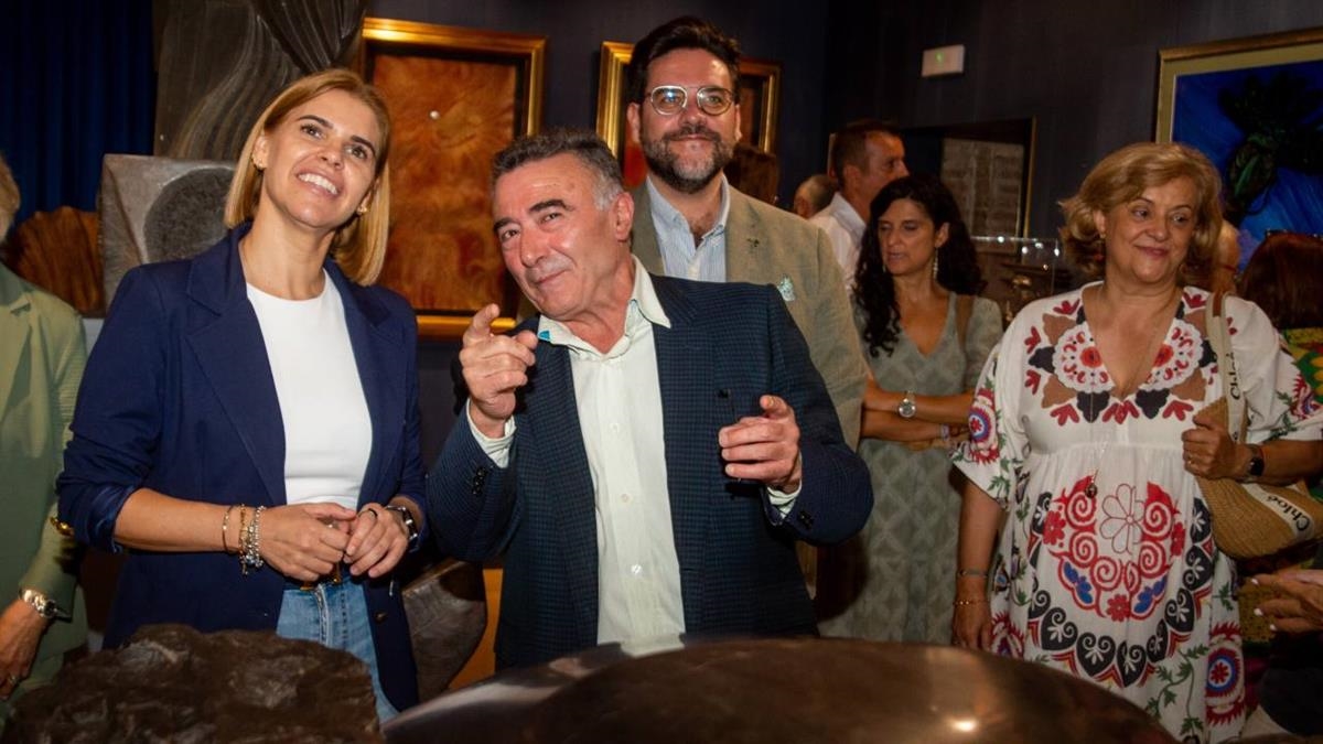 Las obras de Andrés Alcántara dan la bienvenida a dichas instalaciones