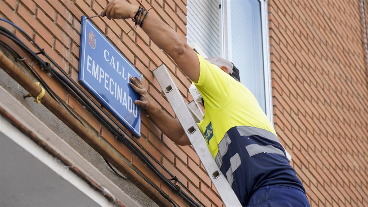 
Con los nombres de 26 calles de Móstoles