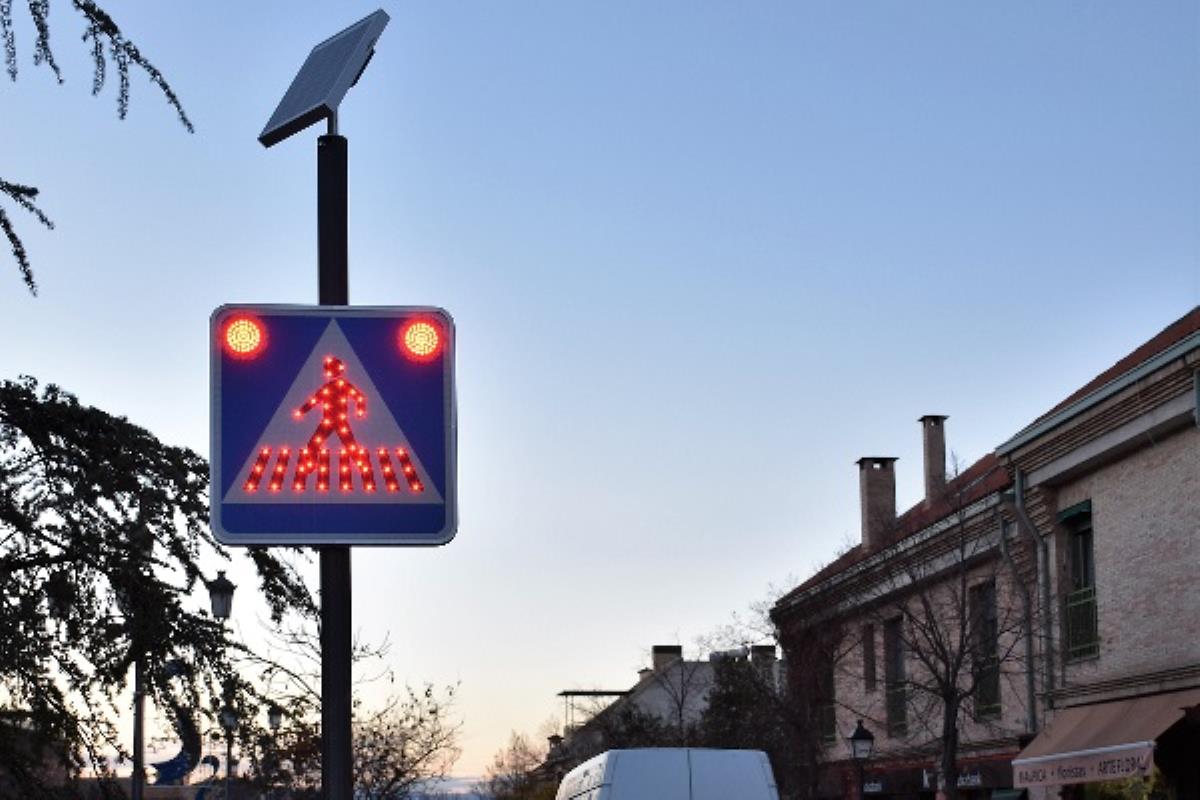 El Ayuntamiento de Villaviciosa de Odón instala 33 señales verticales de paso de peatones con iluminación LED intermitente