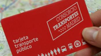 A partir del 1 de enero, el abono transporte para los mayores de 65 años costará 3,30 euros al mes
