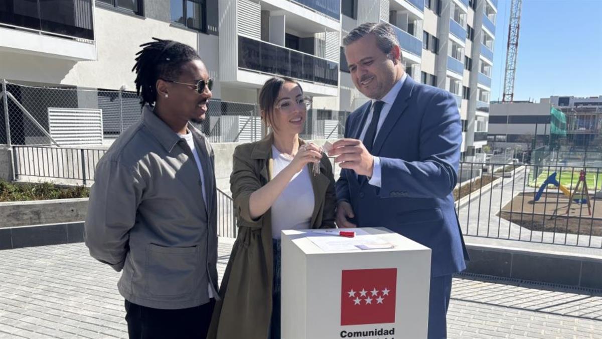 La Comunidad de Madrid entrega ya casi 4.000 inmuebles del Plan Vive en la región