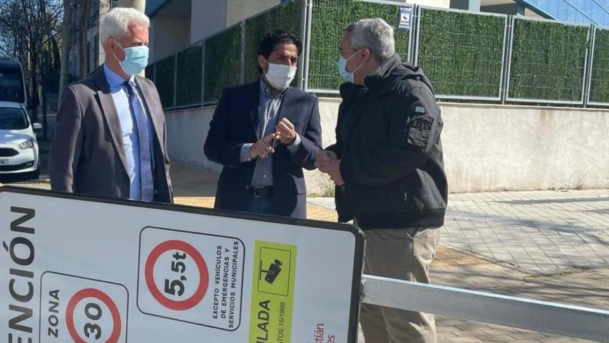 Han colocado distintivos verticales de 'Zona 30' para la seguridad de los vecinos