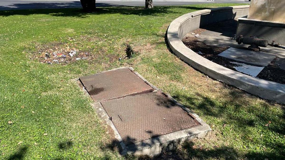 El PSOE denuncia el estado en el que se encuentra el barrio y el Ayuntamiento responde