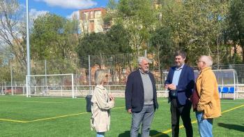 El concejal de Latina, Alberto González, ha visitado la Instalación Deportiva Básica Óscar y Jesús del distrito con motivo de su puesta en marcha
