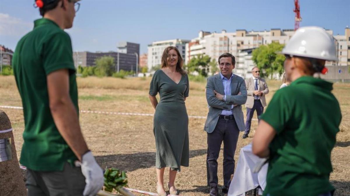 La consejera Dávila ha asistido al comienzo de las obras 