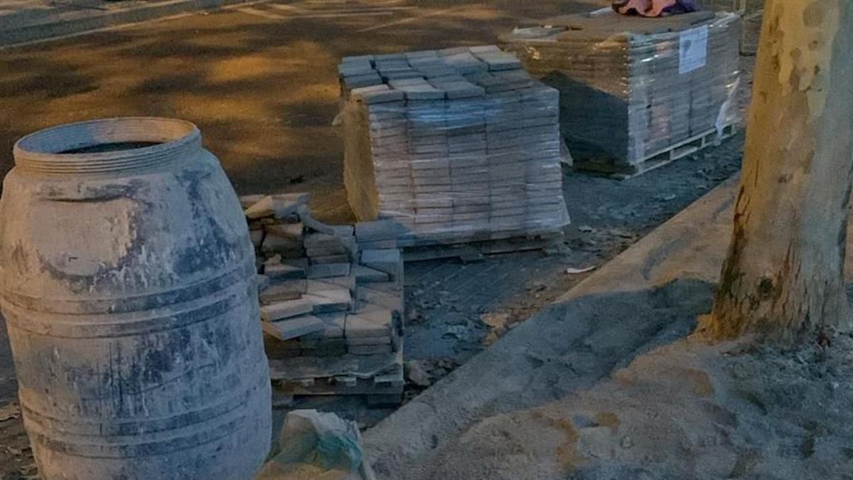 Javier Márquez, portavoz de los socialistas, denuncia que están utilizando un contrato de mantenimiento y reparación ilegalmente