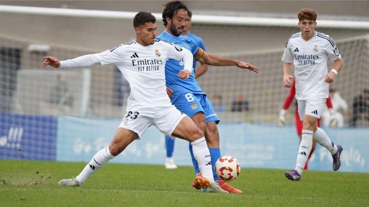 Rubén Anuarbe, Mikel Iribas y Juanma Marrero se hacen cargo del primer equipo tras la marcha de Nogales