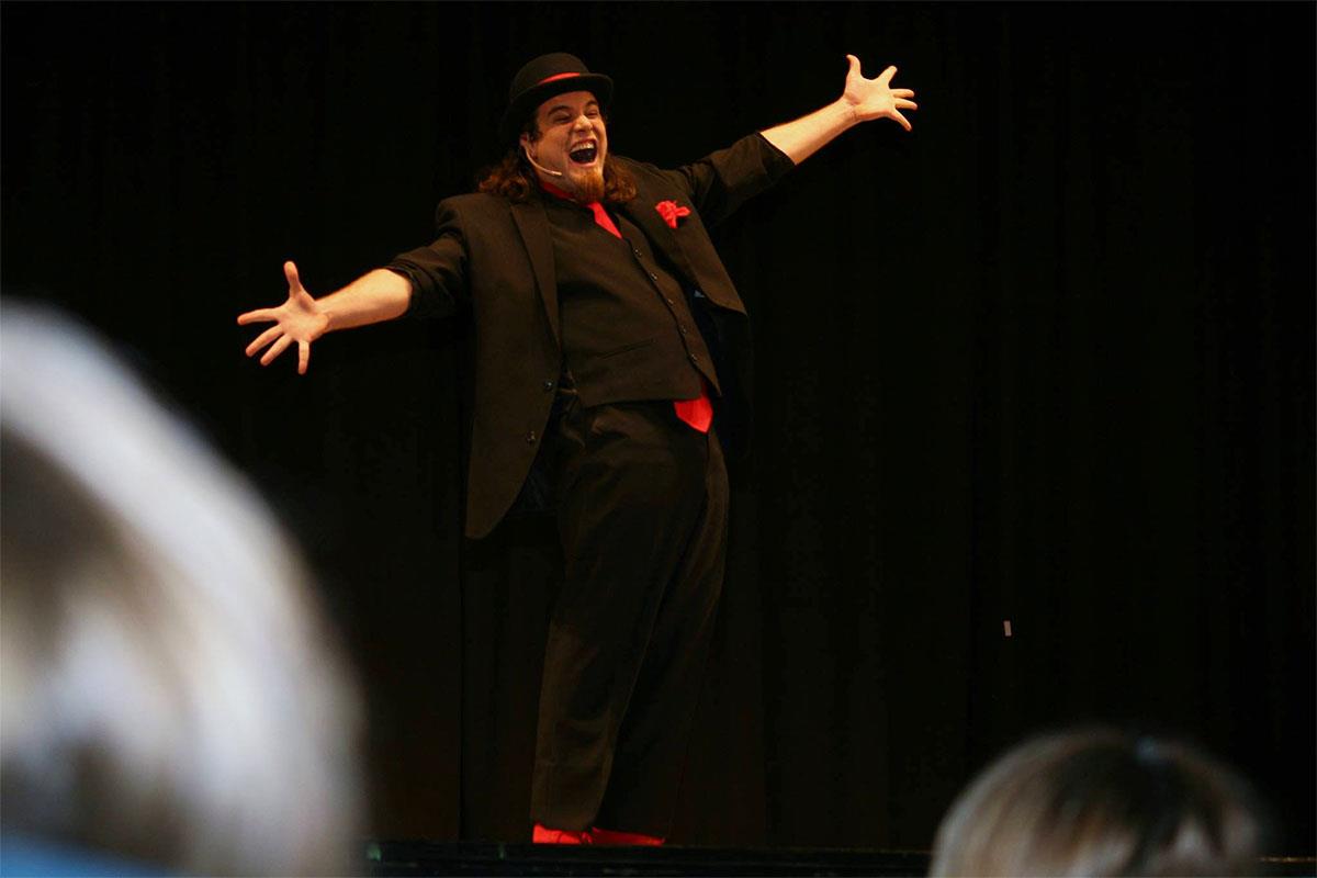 De la mano del delirante mago Carlos Adriano, los días 10, 11 y 12 de julio