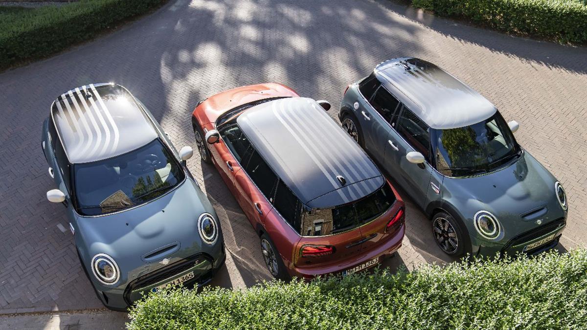 La tecnología Multitone, única en el mundo, estaba reservada para los techos del Mini y ahora se amplia ese look especial al exterior e interior del vehículo.