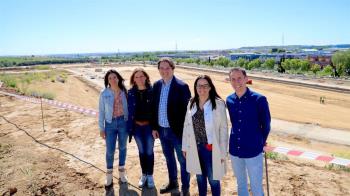 El alcalde Javier Ayala ha visitado las obras del que será nuevo pulmón verde de la ciudad