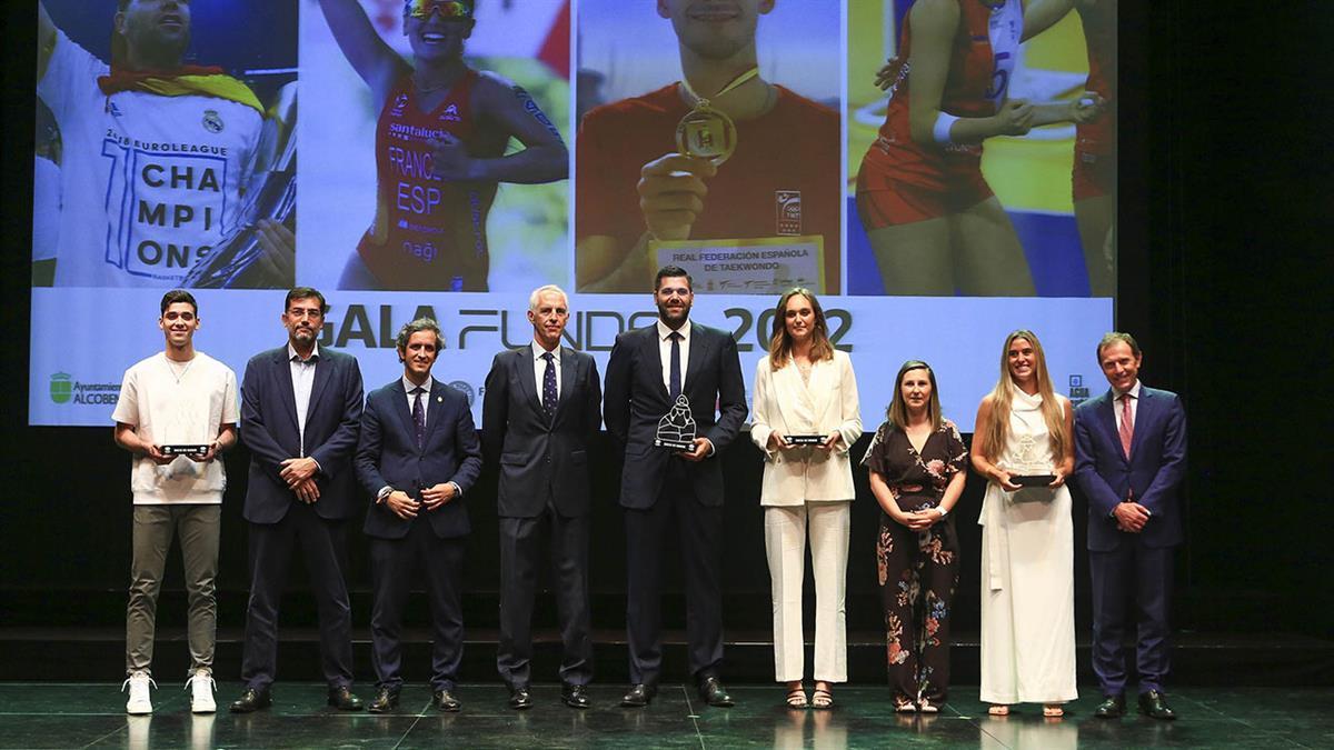 GRAN ACTO EN ALCOBENDAS COMO HOMENAJE AL DEPORTE
Y A LAS EMPRESAS COLABORADORAS DE LA FUNDACIÓN DEPORTE ALCOBENDAS