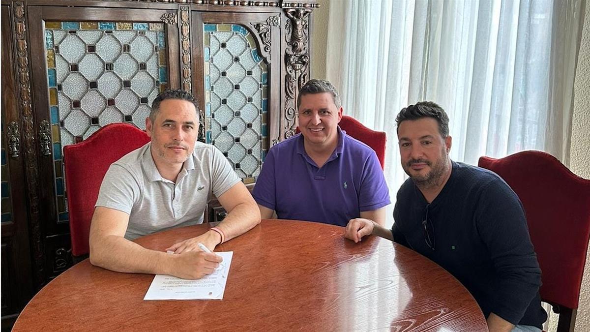 El pleno del 25 de mayo aprobó la adjudicación del edificio comercial de la calle de Los Labradores