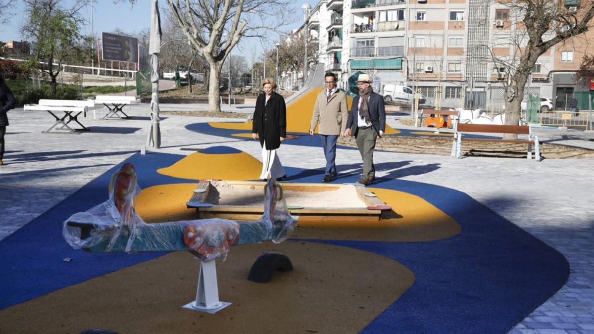 El Ayuntamiento instala un nuevo espacio estancial en Villaverde