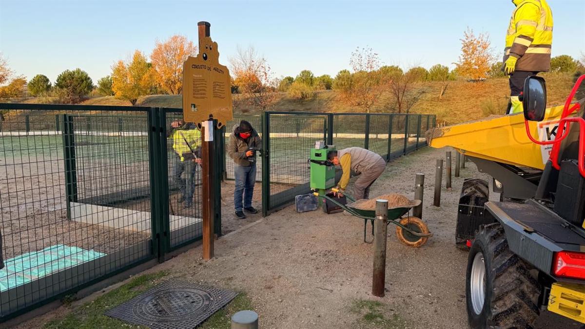 El vallado tiene una doble puerta que impide la salida de los perros al exterior
