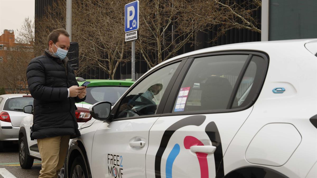 El Ayuntamiento estrena aparcamiento para los coches compartidos en los cuatro distritos con 10 nuevas plazas 