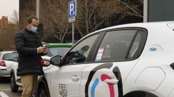 El Ayuntamiento estrena aparcamiento para los coches compartidos en los cuatro distritos con 10 nuevas plazas 