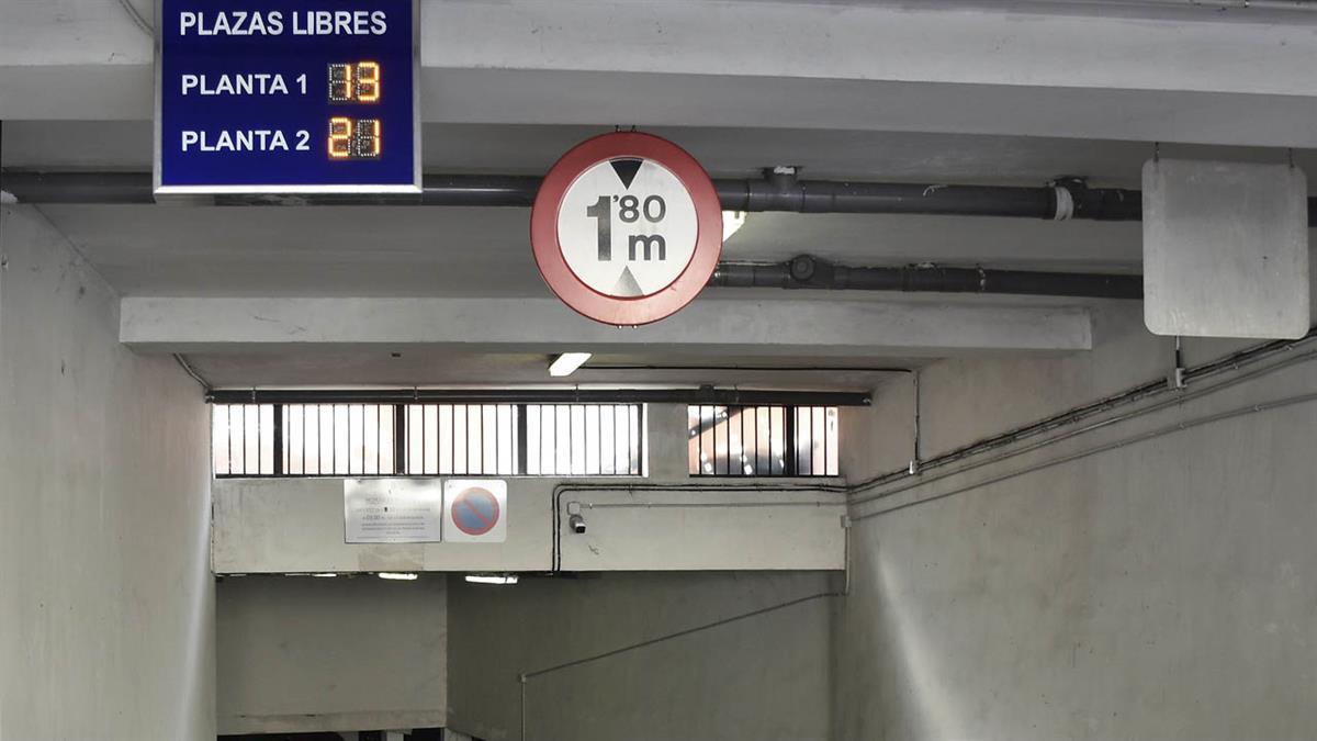 El aparcamiento de la calle Nueva estrena indicadores luminosos