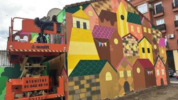 Ana María Fernández y Vanessa Ponferrada han realizado sus obras en las calles Corralones y la Paz