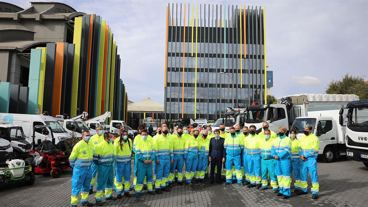 El alcalde de Madrid ha presentado los nuevos servicios que pretenden mejorar la limpieza de la ciudad con un presupuesto de 1.636 millones en el nuevo contrato de limpieza y 435 millones en el de zonas verdes